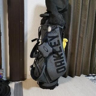 OAKLEYスタンド型キャディバッグ