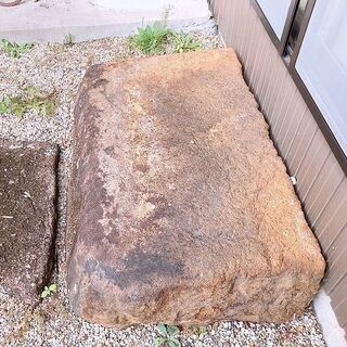 ■5835■愛知発 引取限定■期間限定■敷き石 敷石 段差 置き石 天然石 置物 庭 日本庭園 高さ約25cm □5835□愛知発 引取限定□期間限定□敷き石 敷石 段差 置き