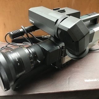 昔のビデオカメラ。National VZ-C90。動作未確認。