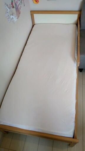 IKEAチャイルドベッド、汚れのない状態（160 x 70 cm）