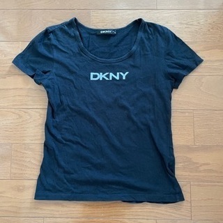 ダナキャラン　DKNY Tシャツ