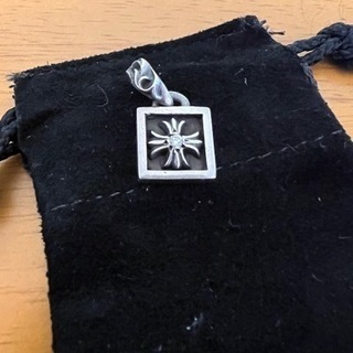 お値引き中！！クロムハーツ フレームドチャーム パヴェダイヤ