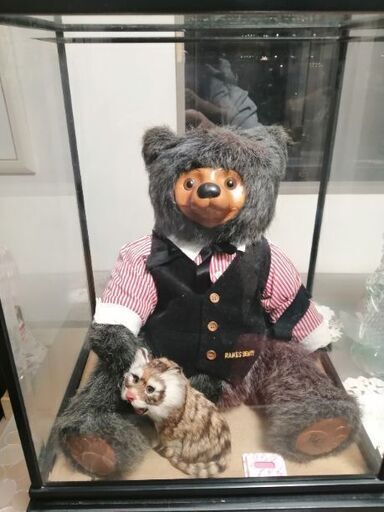 手渡し歓迎!　木彫り熊人形・海外アーティスト