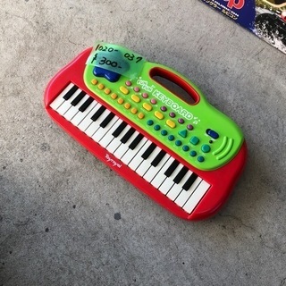 1020-037 ピアノ　おもちゃ