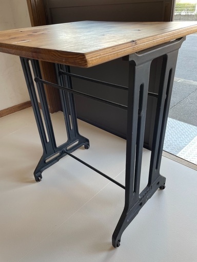 アンティークミシン台　カフェ　テーブル　２セット