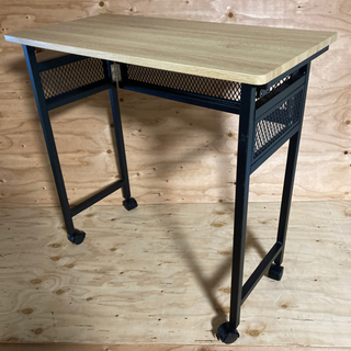 ● 折りたたみ式の小さいテーブル、小さい作業台