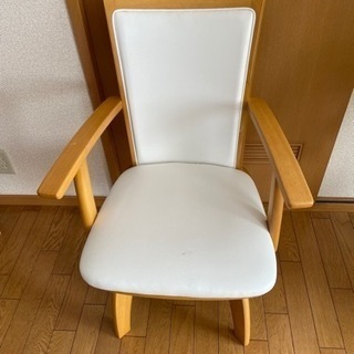 ニトリ　椅子ホワイト✖️木製　