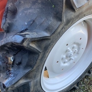 23馬力トラクター実働秋の収穫に一役どうですか❗️