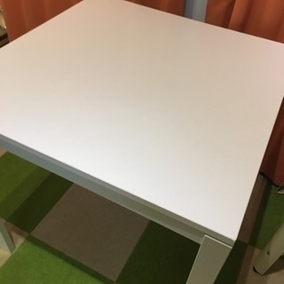 【ネット決済・配送可】【募集停止】IKEAのテーブル MELLT...