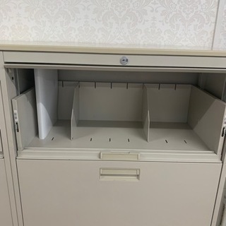 3段キャビネット　鍵付き　オフィス家具