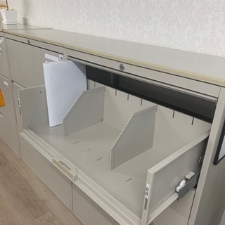 3段キャビネット　鍵付き　オフィス家具