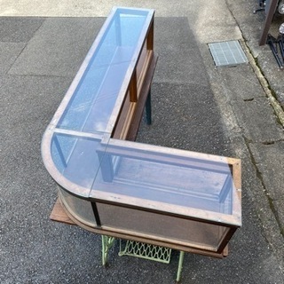 アンティークL型ショーケース。