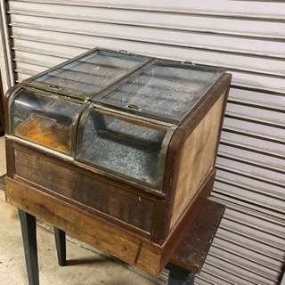 その他 昔ながらの陳列ケース！