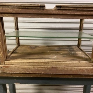 アンティーク陳列ケース。