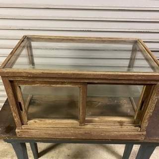アンティーク陳列ケース。