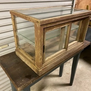 アンティーク陳列ケース。