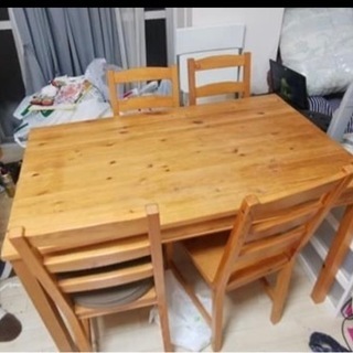 【ネット決済】テーブルと椅子四つ（11/6-11/11受け取り可能）