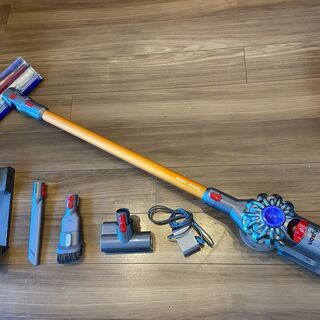 （販売済）ダイソン掃除機　dyson V8 fluffy