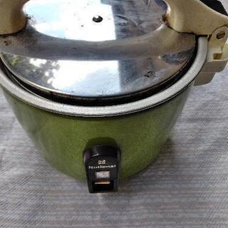 小型　炊飯器　0.6リットル