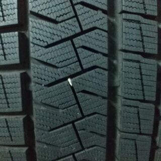 スタッドレスタイヤ４本セット　215/60R16　１シーズン使用　