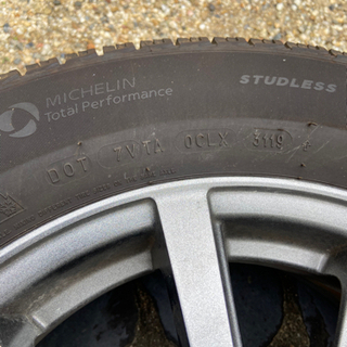 【決まりました】スタッドレスタイヤ　４本