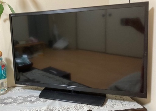液晶カラーテレビ　SHARP LC-32H20  2015年製　テレビボード付け　6000円