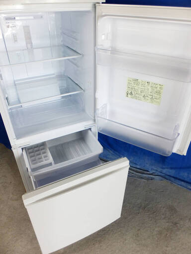 ✨激安HAPPYセール✨2016年式SHARPSJ-D14B-W137L2ドア冷凍冷蔵庫清潔ガラストレイ!左右開き自由設定 耐熱トップテーブル✨Y-0918-015✨