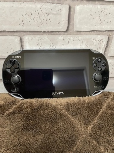 PSV本体と充電器とメモリーカード