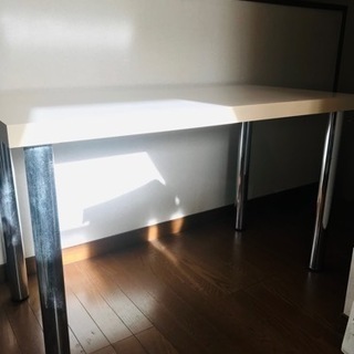 白テーブル　シンプル