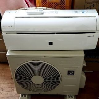 早い者勝ち‼️シャープルームエアコン2.2キロ。2018年。