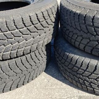 スタッドレス225/80/15中古バリ山☆☆☆