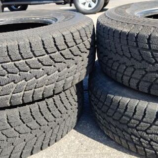 スタッドレス225/80/15中古バリ山☆☆☆
