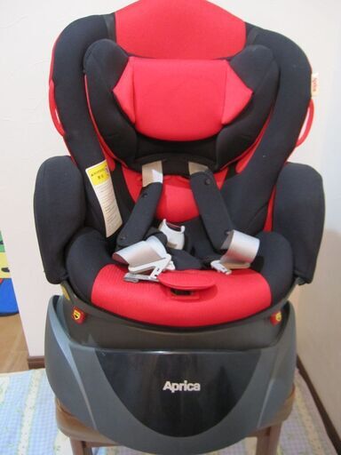 (お取り引き決まりました)【美品】 アップリカ 新生児対応 チャイルドシート ディアターン プラス