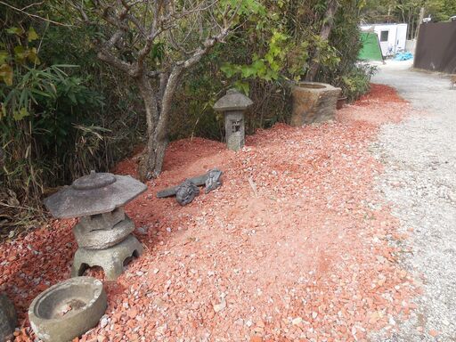 レンガ　煉瓦　チップ　砕石　２トンダンプ１台分　約２．５リューベ　ガーデニング　庭