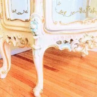 【S様購入決定】最高峰 高級イタリア家具 シリック SILIK イタリア製 キャビネット ロココ調 カップボード ホワイト家具 ヨーロピアン家具 食器棚