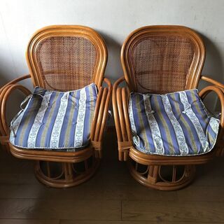 籐の椅子2脚