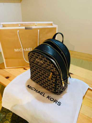 新品　バックパック　マイケルコースリュック