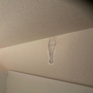 切実、お願いします！壁の穴　直して欲しいです！！