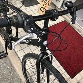 マットブラックのクロスバイク　コミュートR