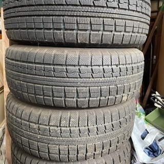 1シーズン使用のみ中古スタッドレスタイヤ4本215/65r15TOYO6穴