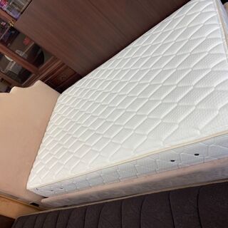 Ｆｒａｎｃｆｒａｎｃのベッドです。セミダブルサイズ