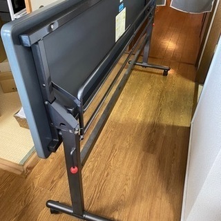 キャスター付きの長机2台まとめて0円で　180cm×45cm