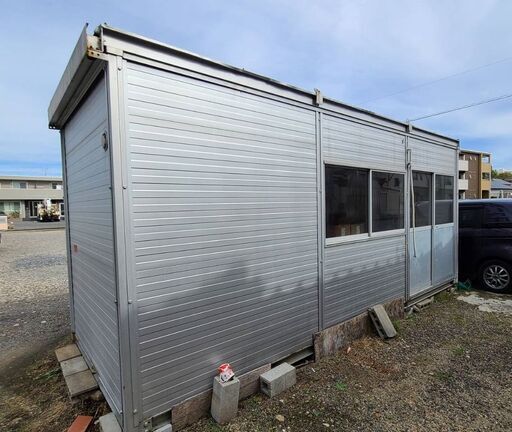 【取引中】【早い者勝ち！】引き取り限定の広さ約4坪のプレハブ小屋です。リモートワーク部屋、物置、離れ、休憩室、店舗、勉強部屋、事務所、秘密基地 趣味小屋などにどうぞ♬