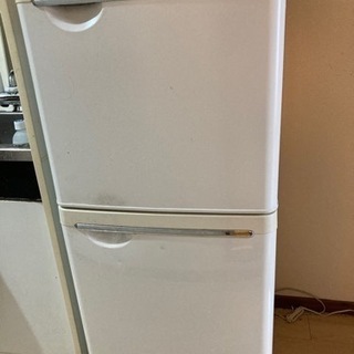 【清掃消毒済】1人暮らし冷蔵庫無料で差し上げます。引取限定