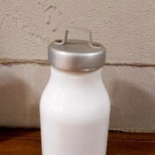 ミルクボトル状の置物