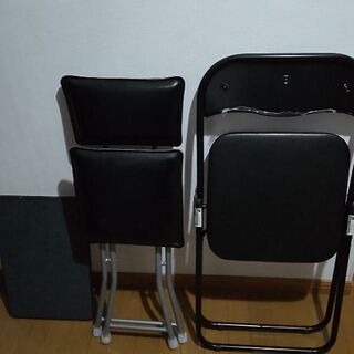 折り畳み式椅子2脚とミニテーブル