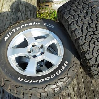 【ＢＦＧホワイトレターのブロックタイヤ＋ホイール付！】アメ車・ＲＶ・ＳＵＶにかっこいいＢＦグッドリッチ235/70R16☆彡