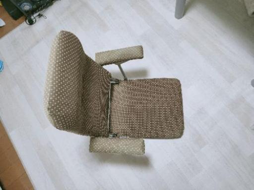座椅子　折りたたみ　コンパクト　茶色