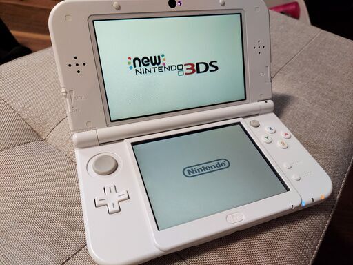 new Nintendo 3DS LL ホワイト 本体 + 32GB microSD + オマケソフト付き