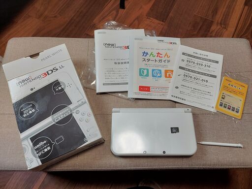 new Nintendo 3DS LL ホワイト 本体 + 32GB microSD + オマケソフト